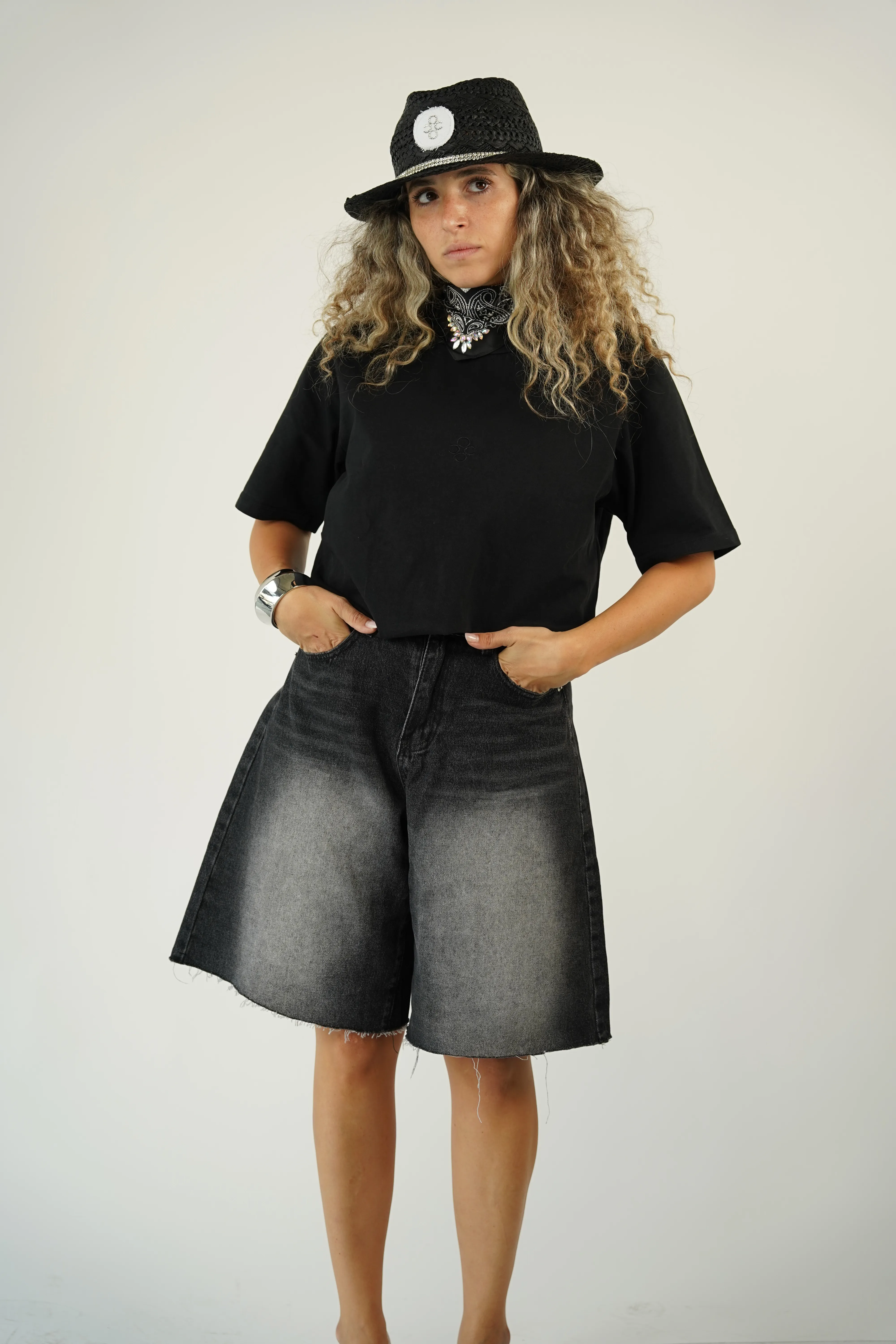 ברמודה גלי אפורה