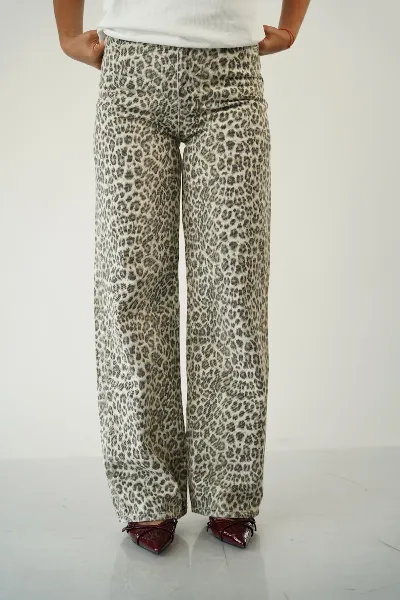 ג'ינס רומי מנומר