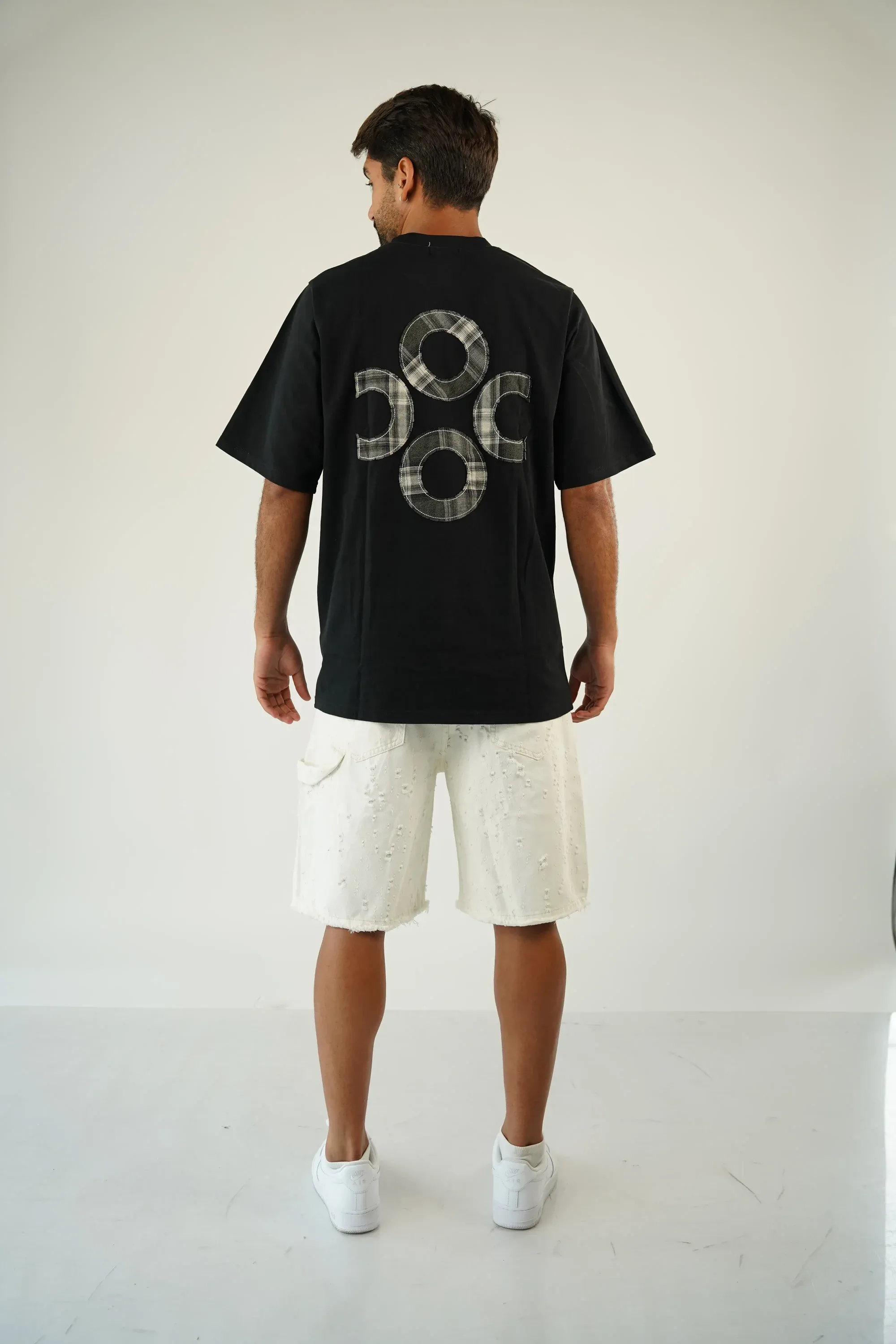 חולצת לארו | שחור