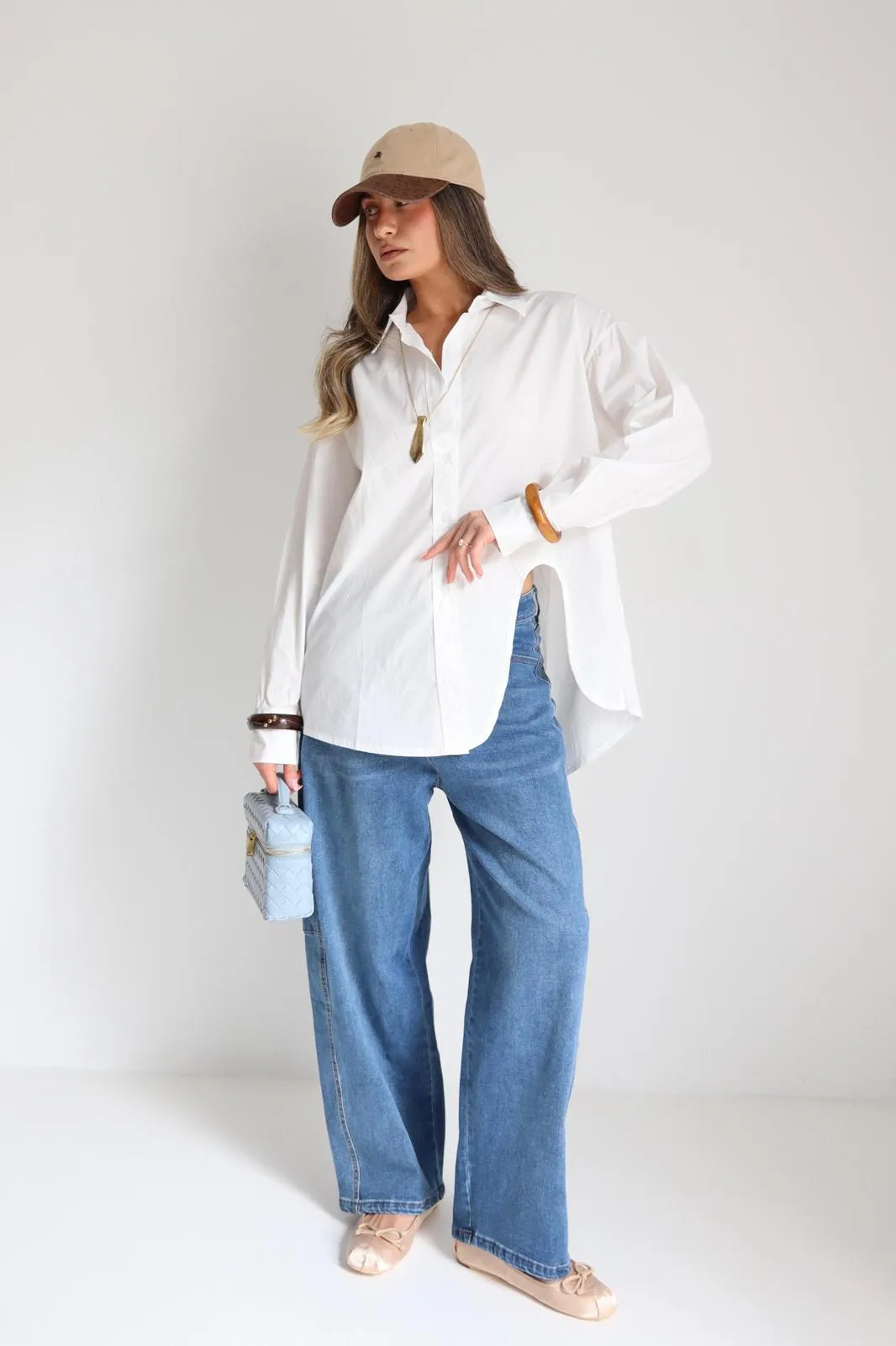 חולצה בסיומת א-סימטרי