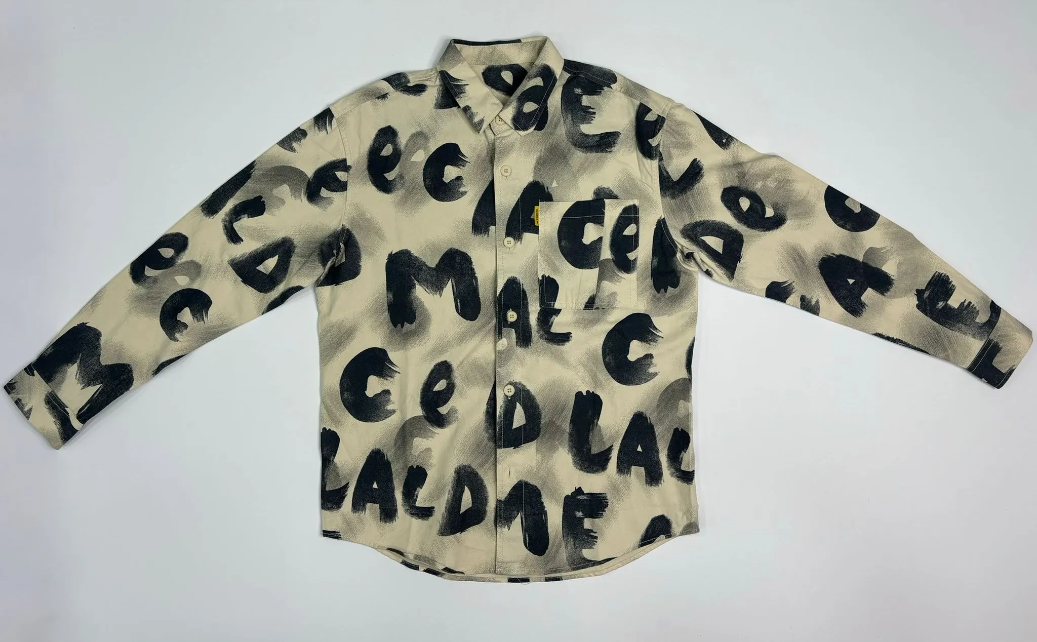 מכופתרת אותיות