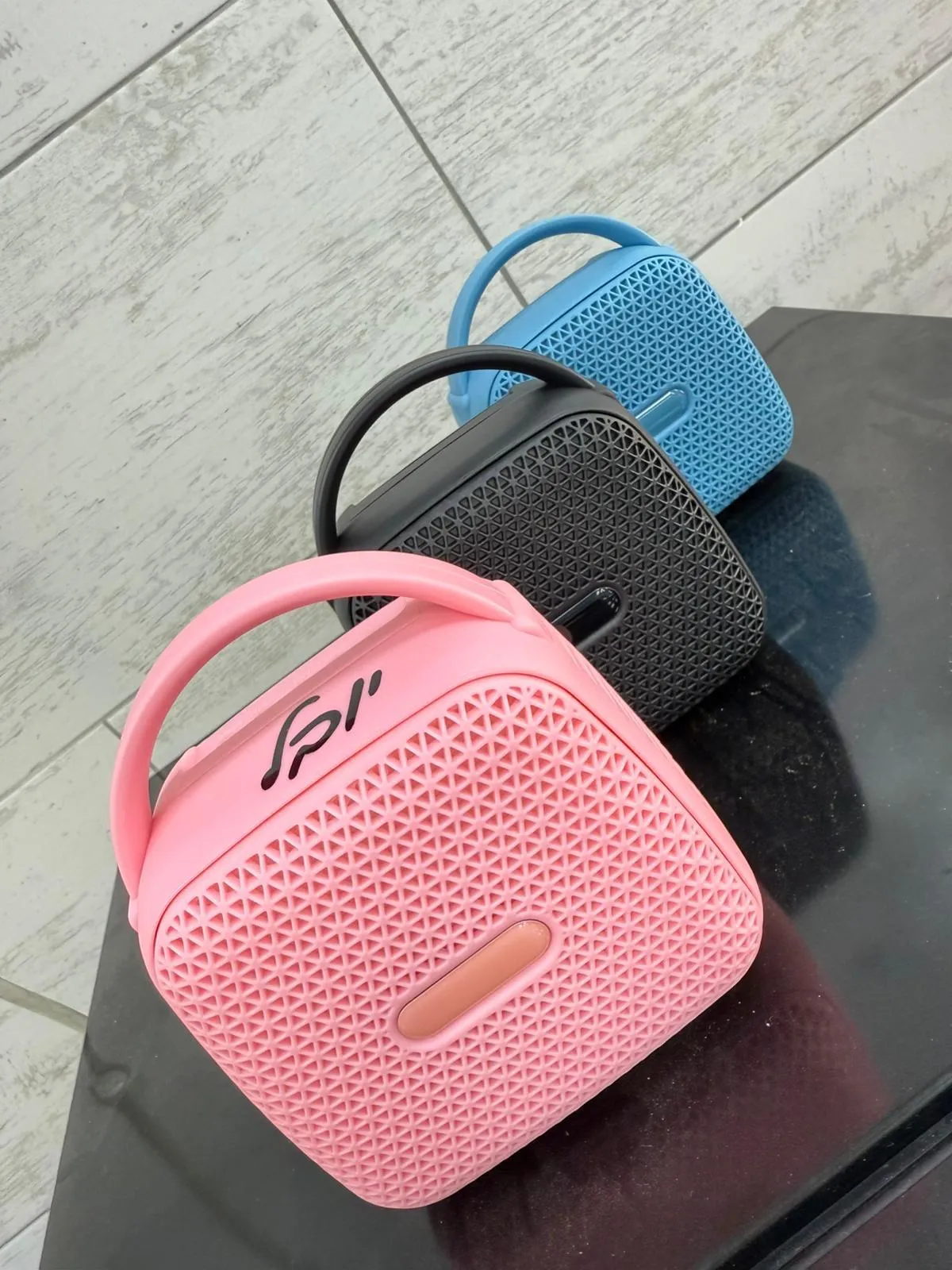 רמקול בלוטוס בצורת תיק