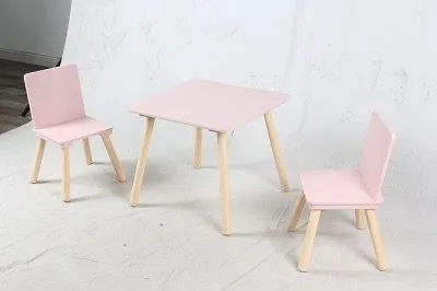 שולחן עץ +  2 כיסאות