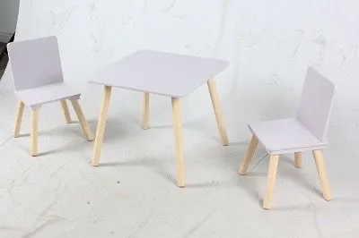 שולחן עץ +  2 כיסאות