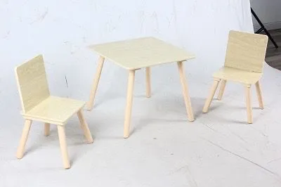 שולחן עץ +  2 כיסאות