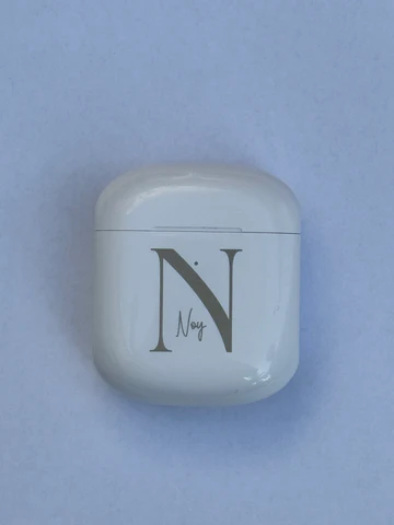 אוזניות אלחוטיות ממותגות עם חריטת שם