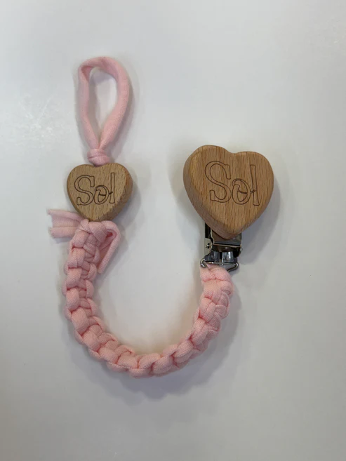 מחזיק מוצץ + חריטת שם