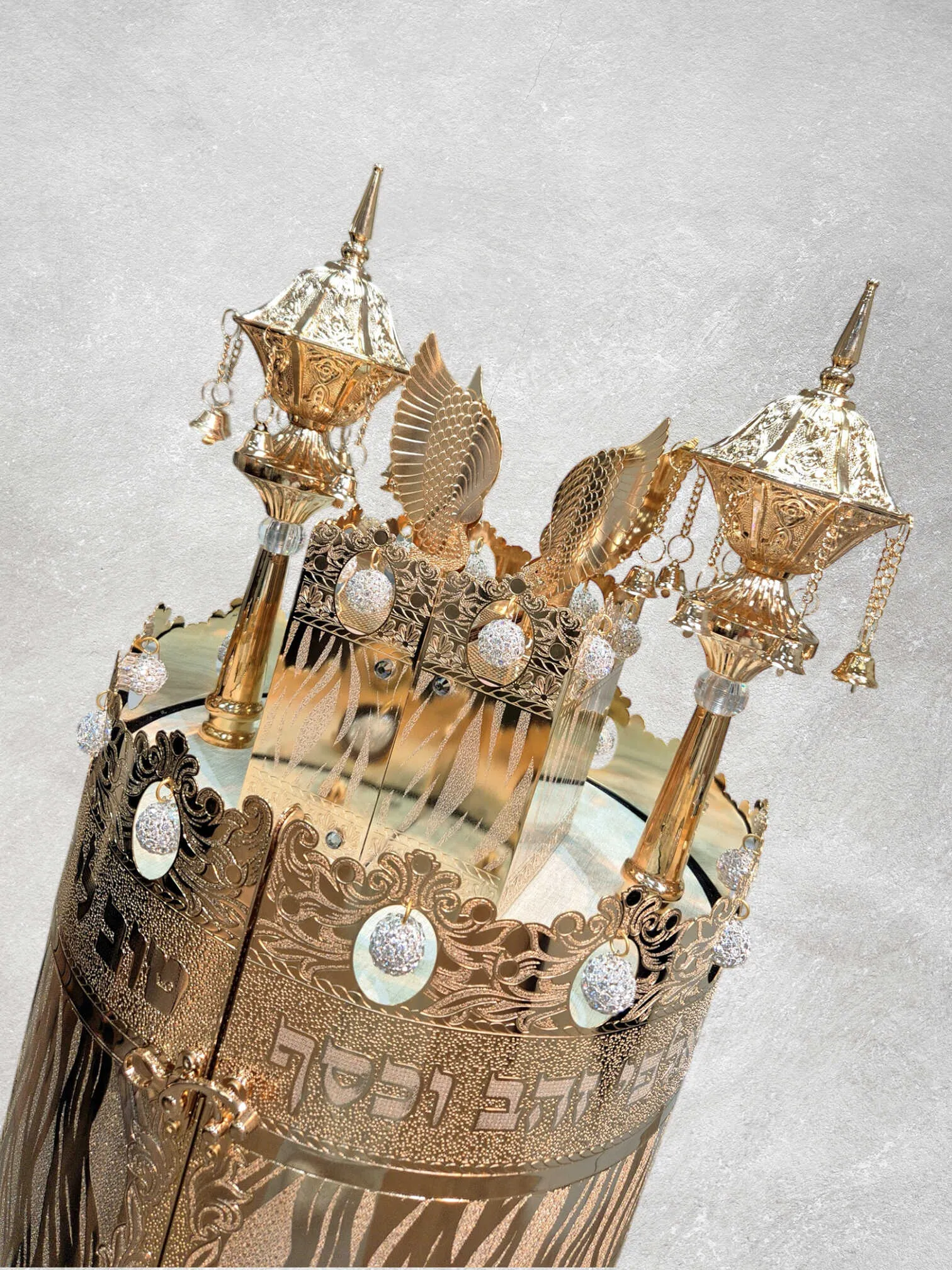 תיק לספר תורה בעיצוב חדשני ובלעדי דגם "מזבח כרובים" - ציפוי זהב טהור