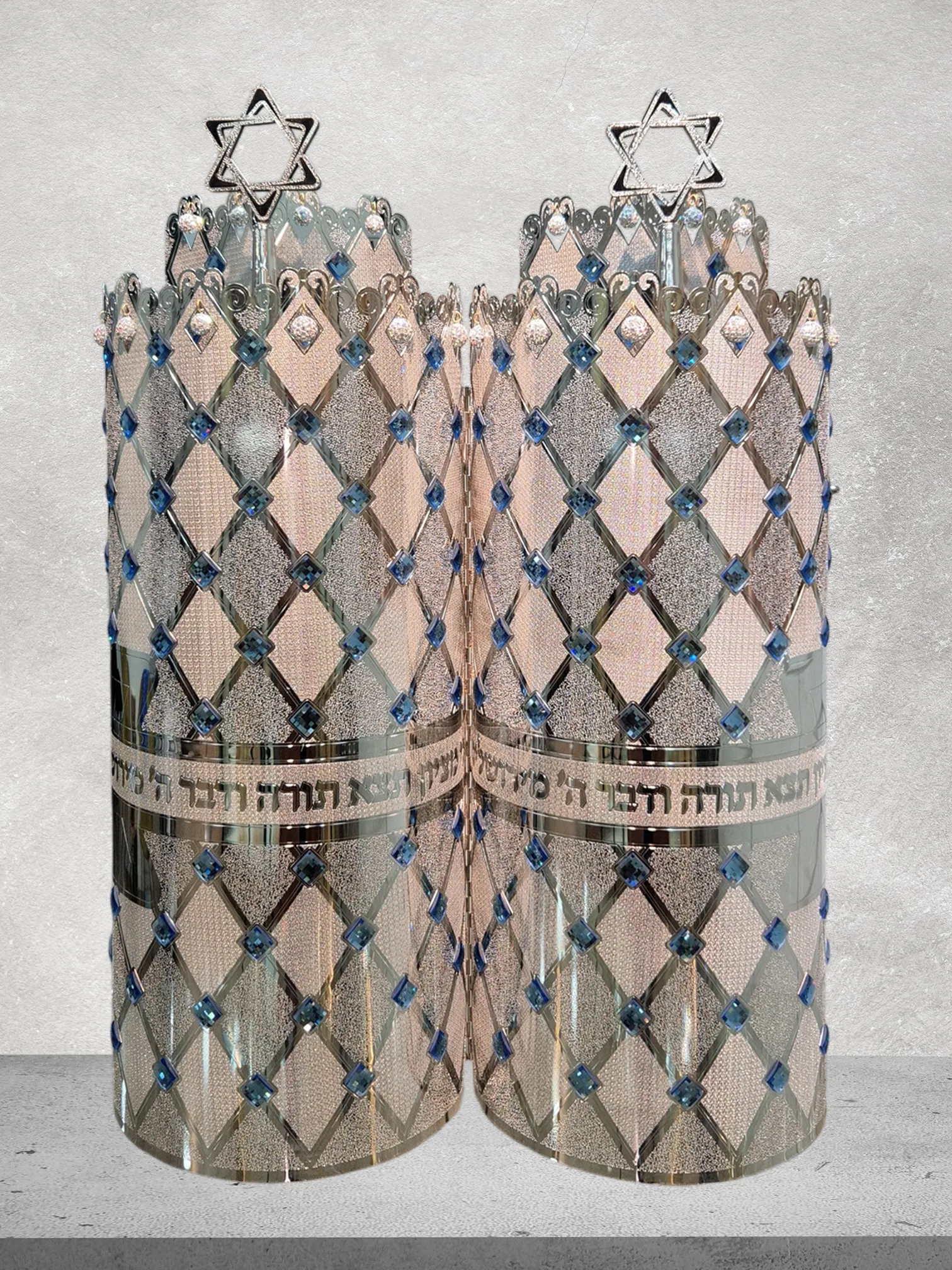 תיק לספר תורה פרימיום דגם “מגן דוד” משובץ זהב לבן