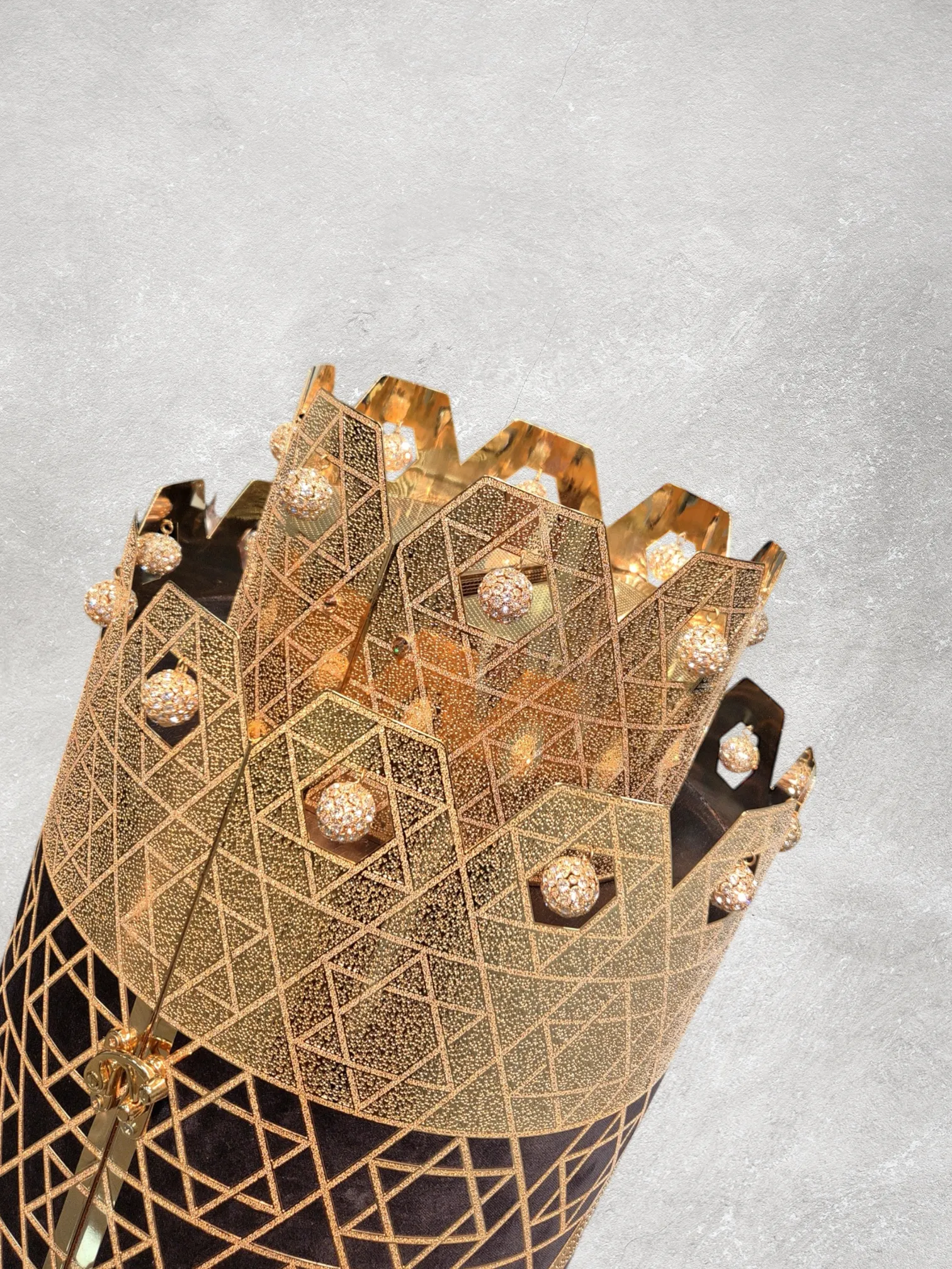 תיק לספר תורה פרימיום דגם “מגן דוד” טקסטורה שחורה בעיצוב אישי