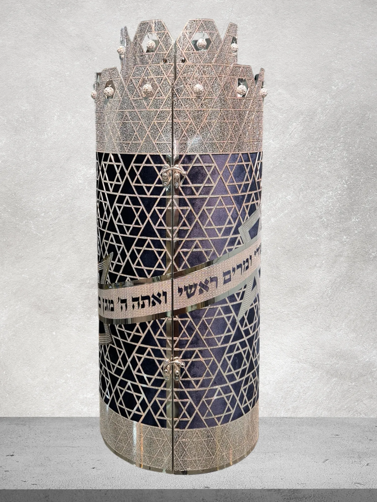 תיק לספר תורה פרימיום דגם “מגן דוד” טקסטורה כחולה בעיצוב אישי