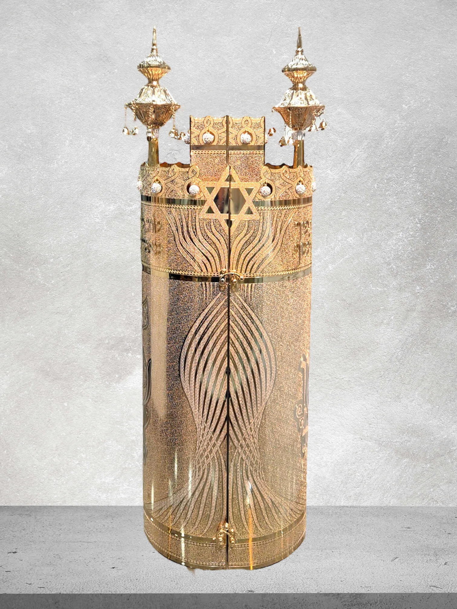 תיק לספר תורה פרימיום דגם "נצח ישראל" בעיצוב אומנותי ציפוי זהב טהור