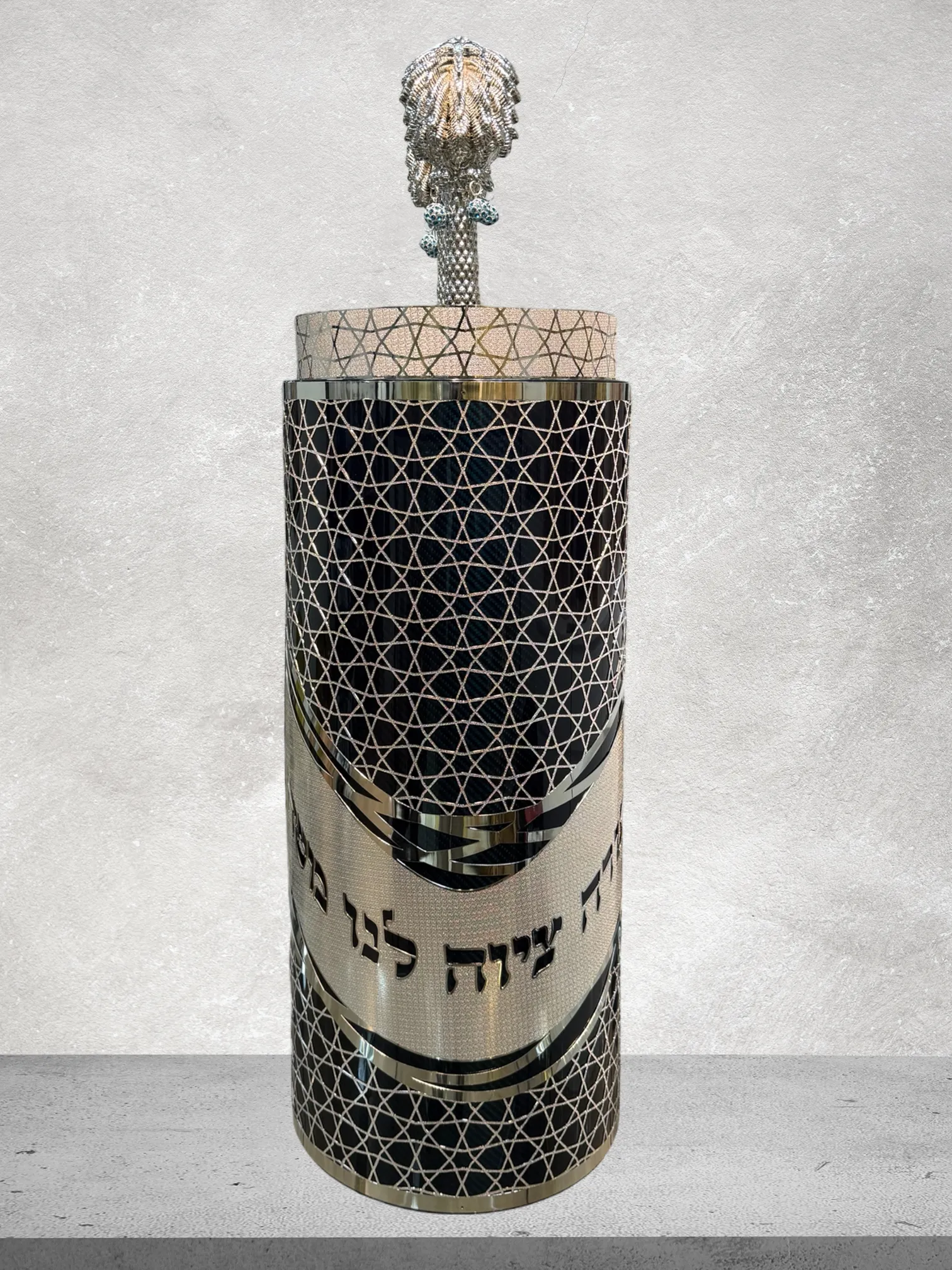 תיק לספר תורה פרימיום “קרבון כחול” בעיצוב אומנותי קל במיוחד