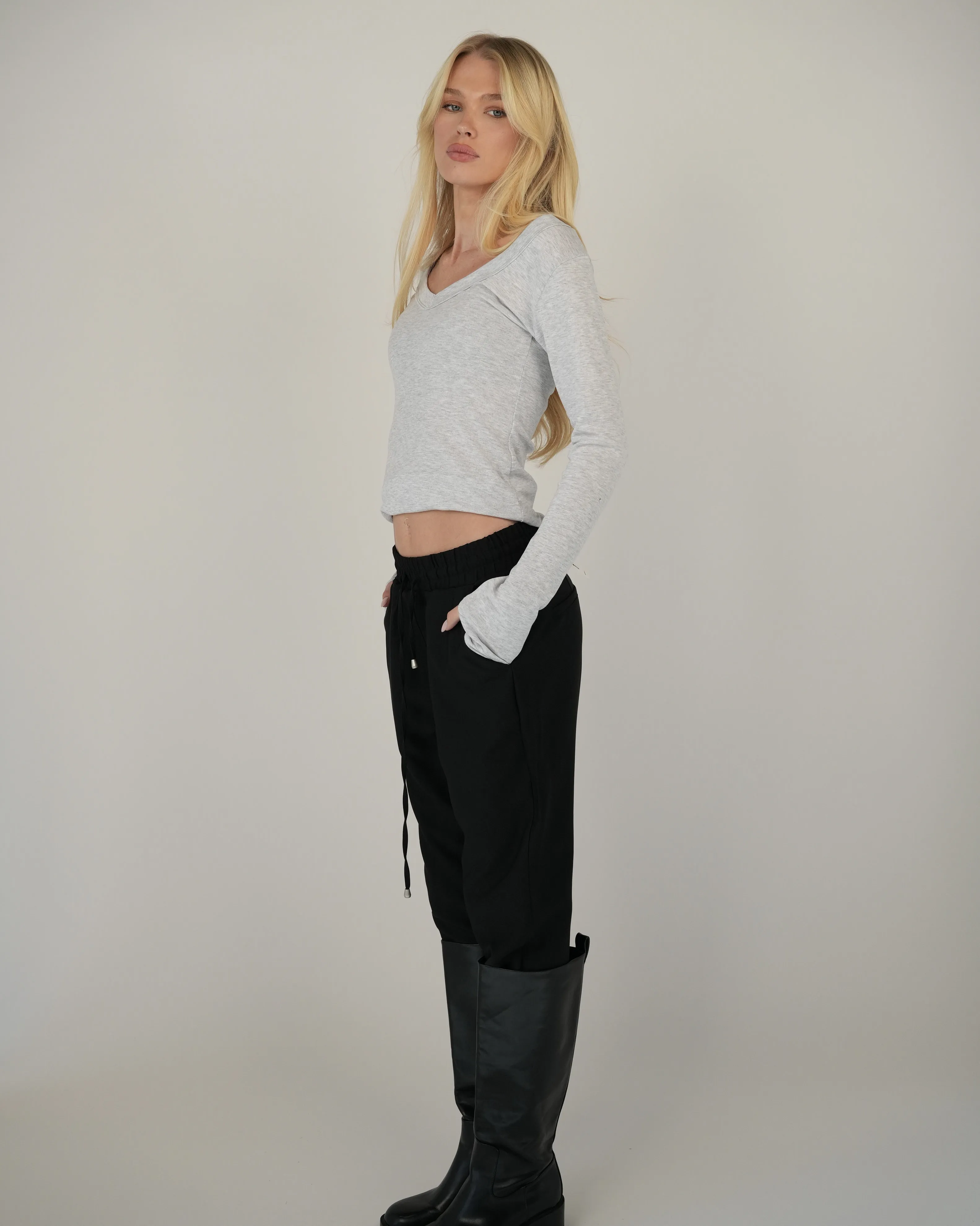 טישרט וי כפפה