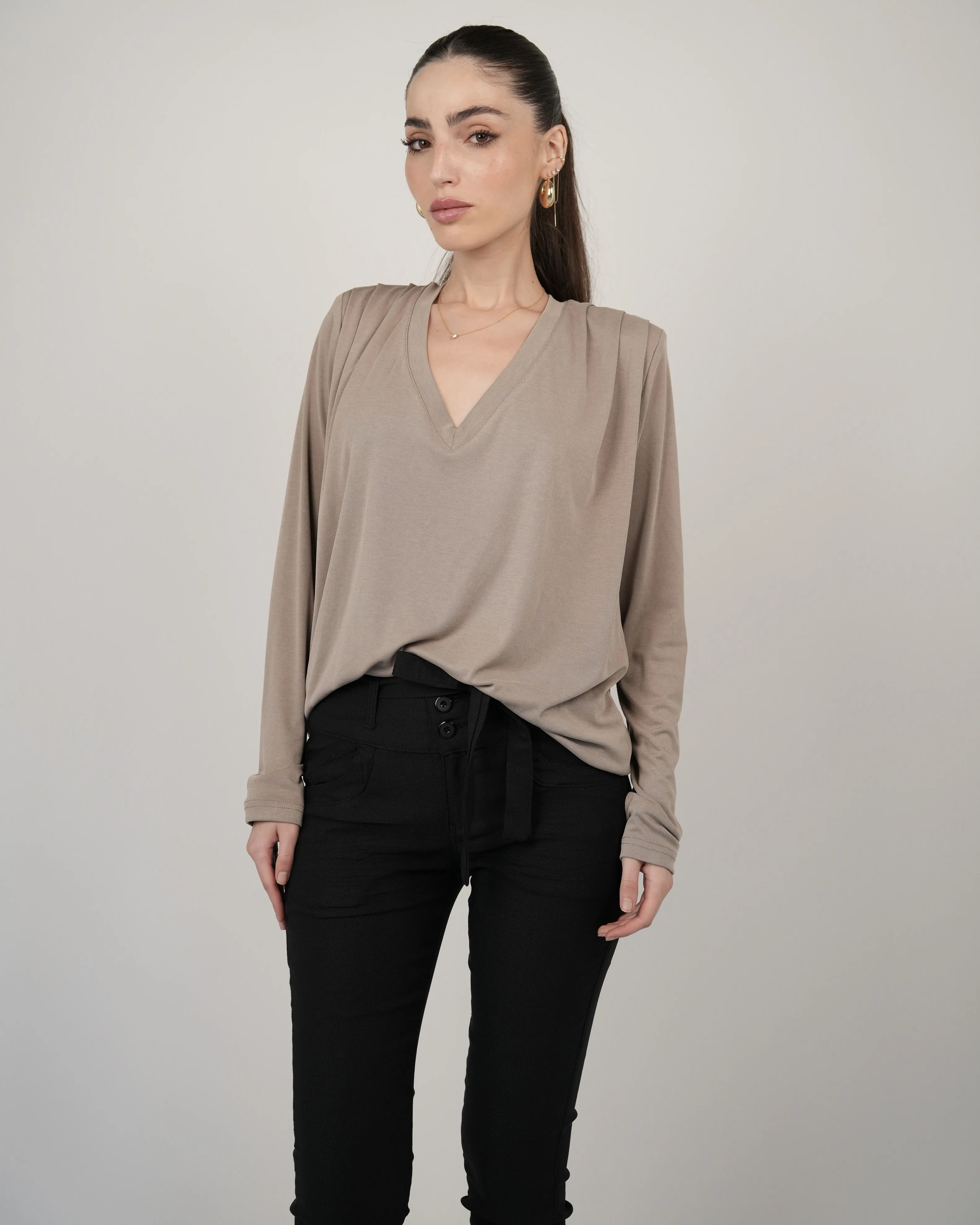 חולצת וי כריות