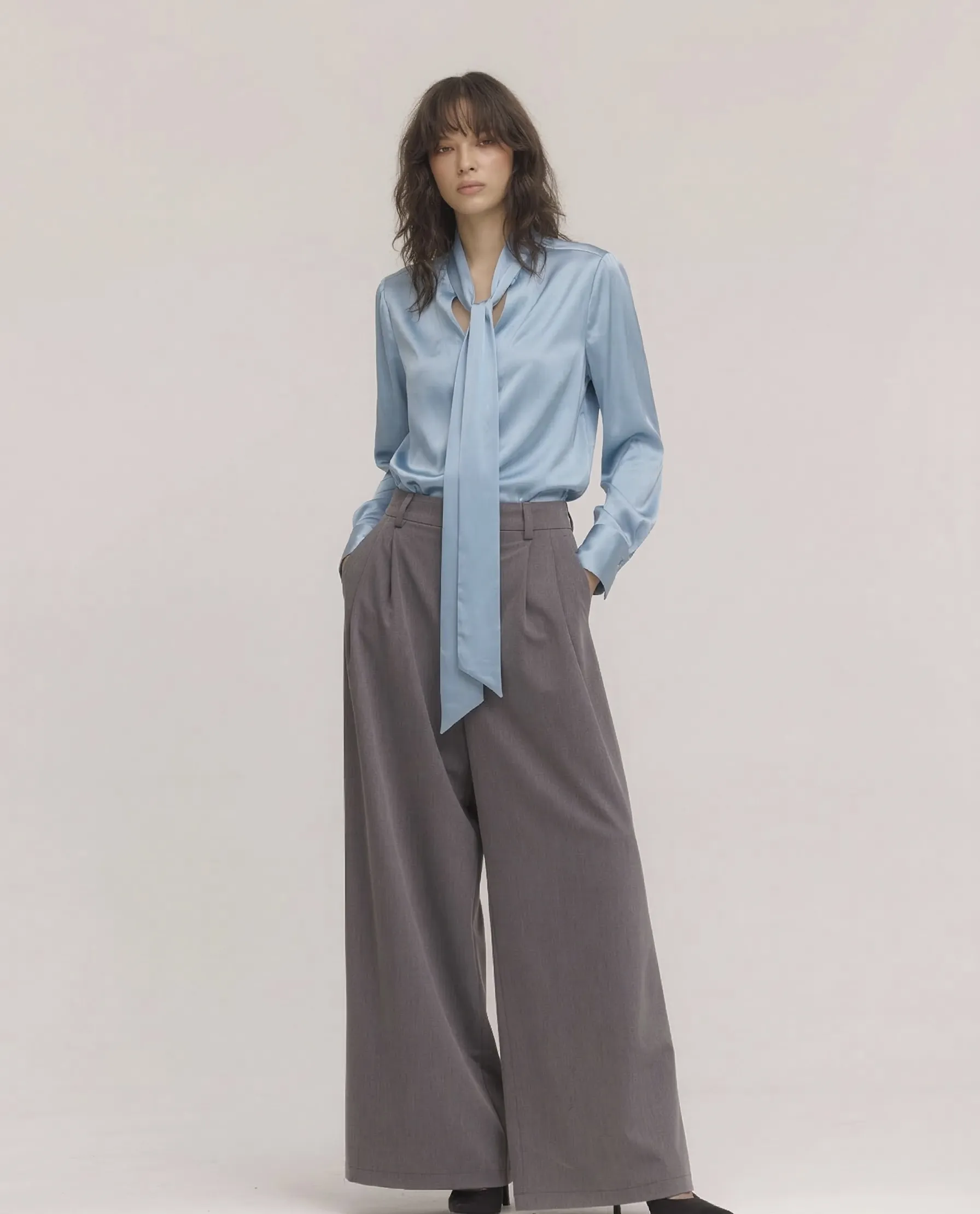 מכופתרת עניבה סוזי