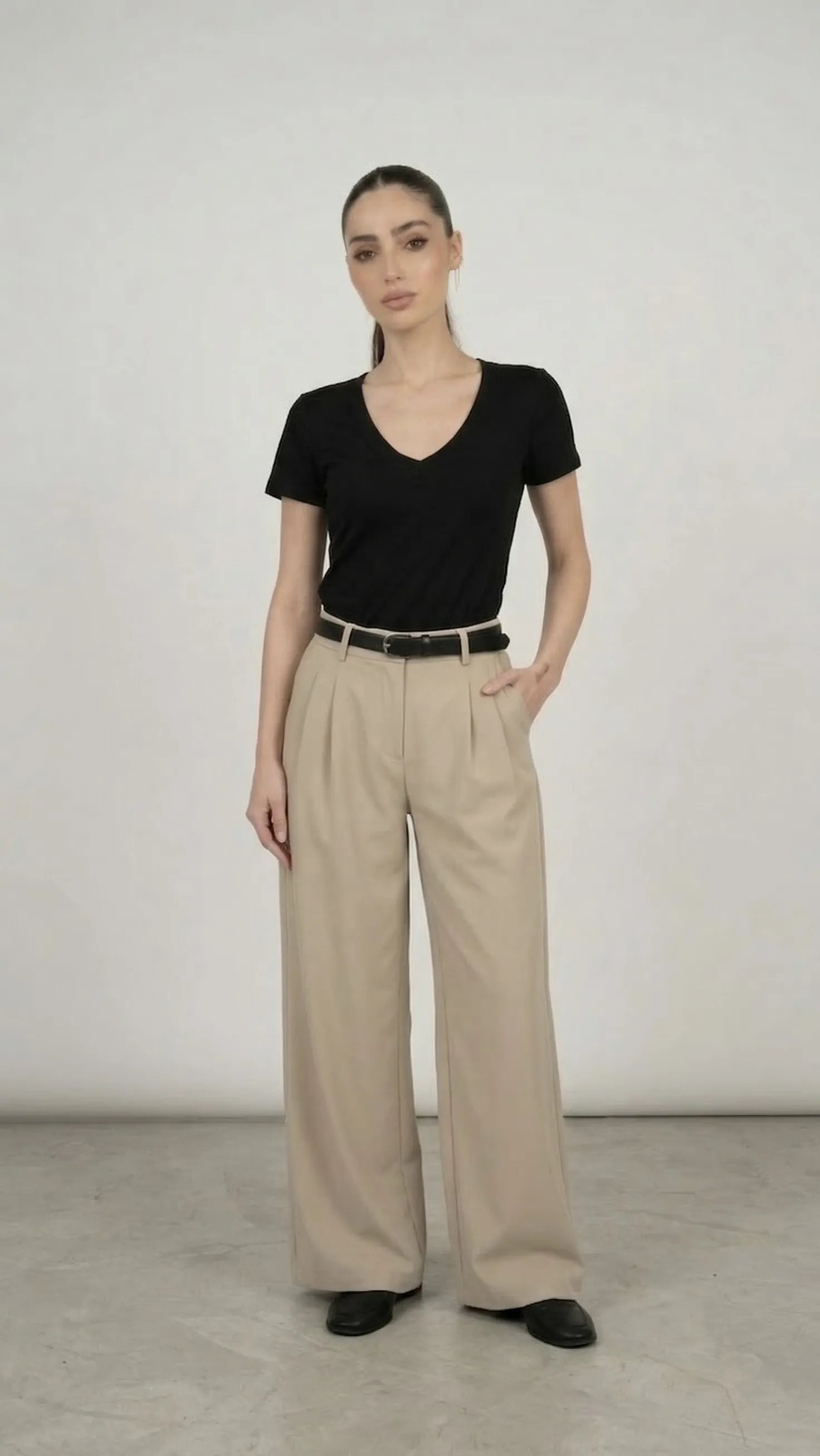 חולצה בייסיק וי